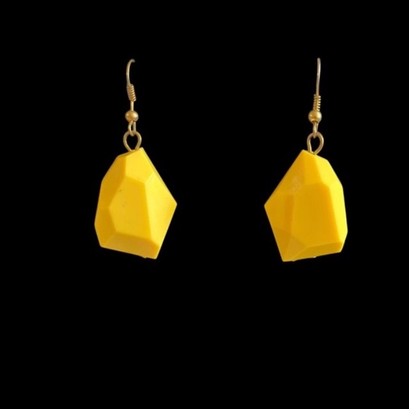 Gold Tone and Yellow Bangle Set With Yellow Acrylic Dangle Earrings Plus Size - Picture 2 of 2